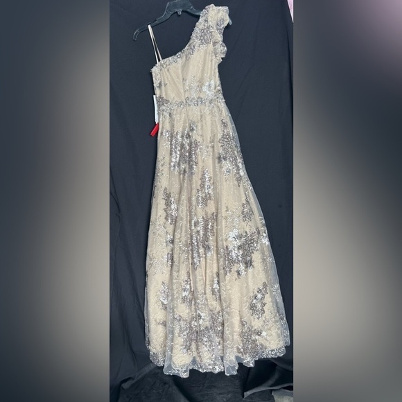 MAC DUGGAL 67960 NWT Embellished One Shoulder A Line Gown - Picture 5 of 12